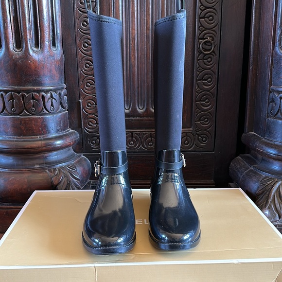 Michael Kors Charm Stretch Rainboot 🖤 - Picture 2 of 5